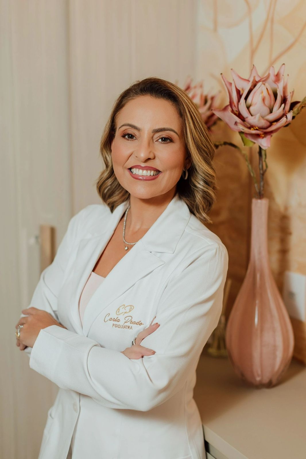 Dra. Carla Prado com o dispositivo HeadUp